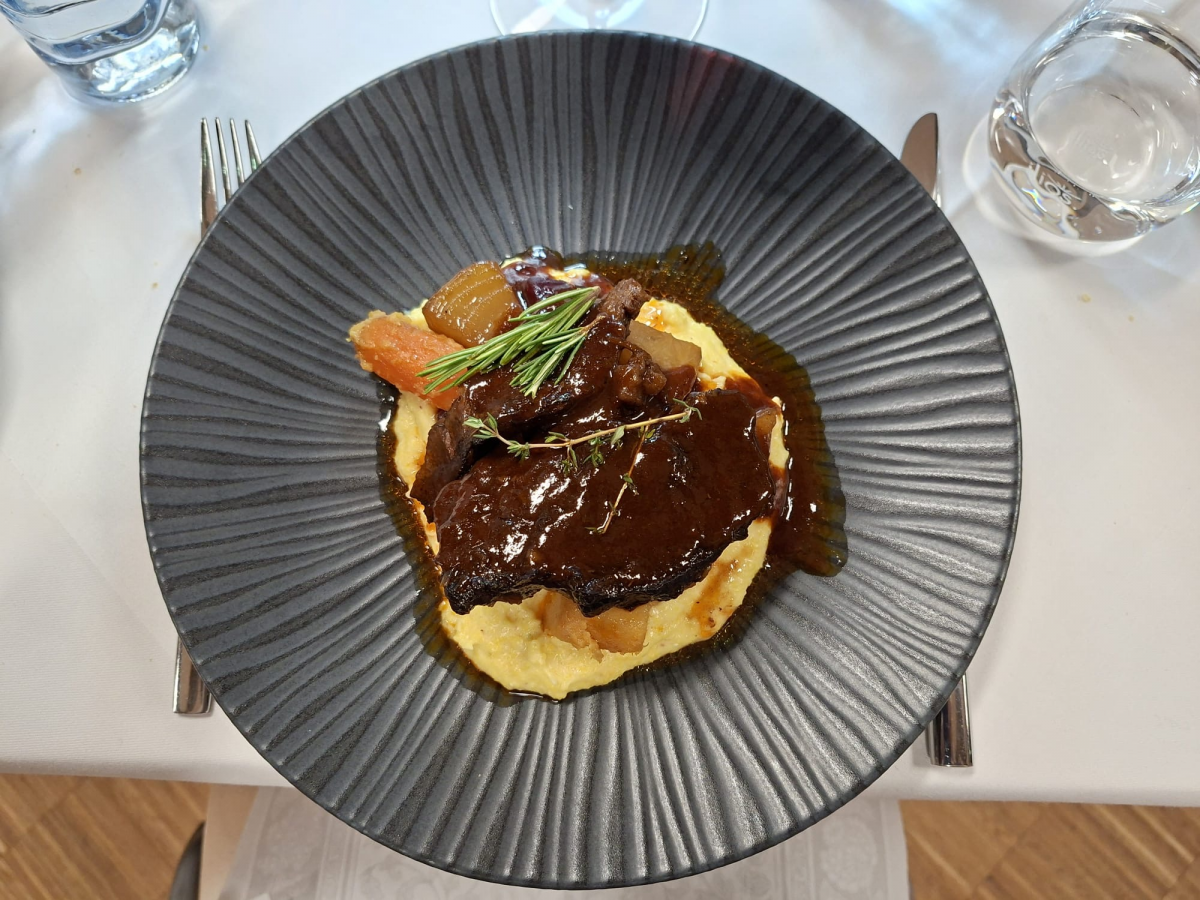 Rindsbackerl | Polenta | Rübengemüse