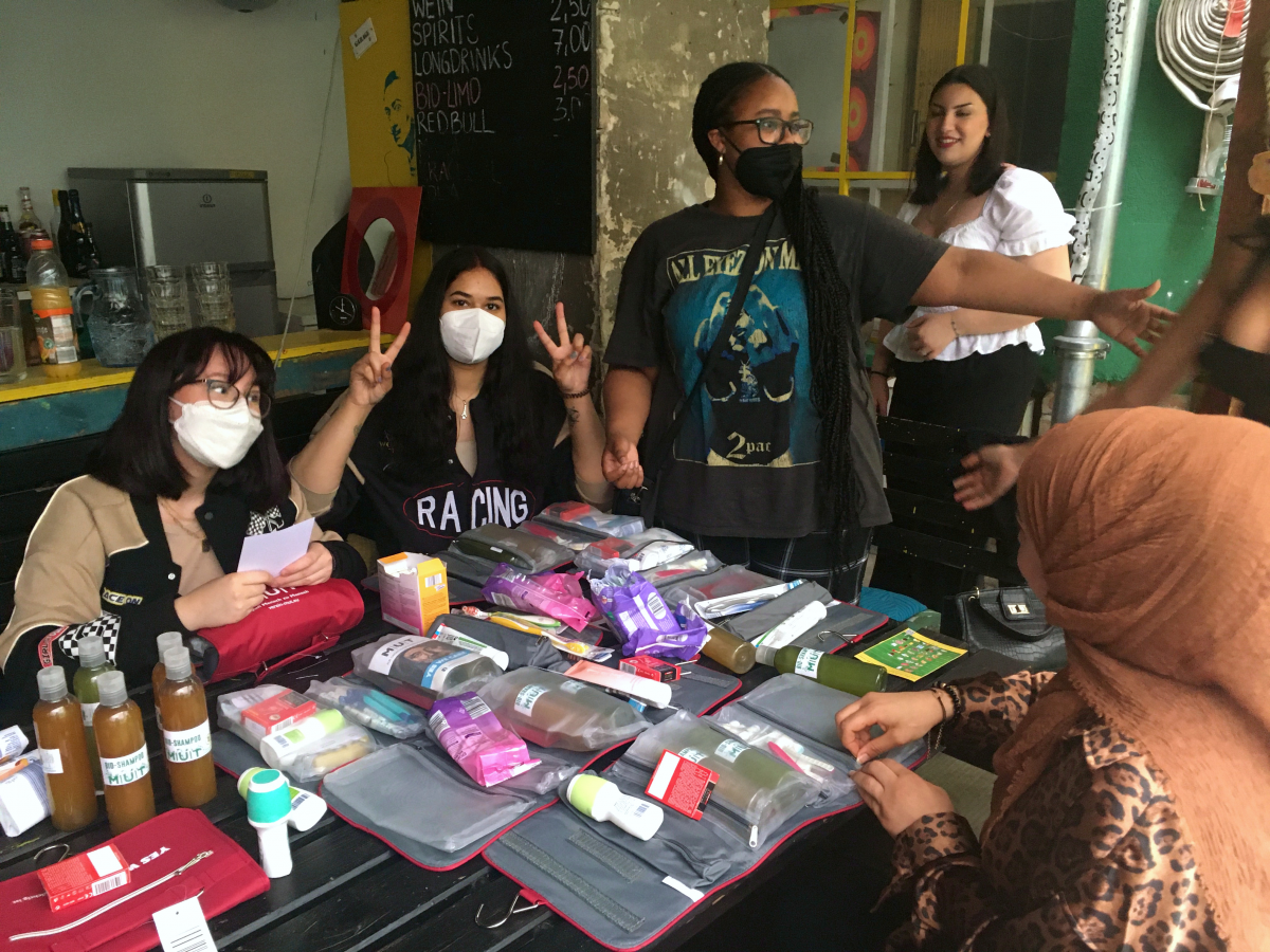 Befüllung der Hygienetaschen