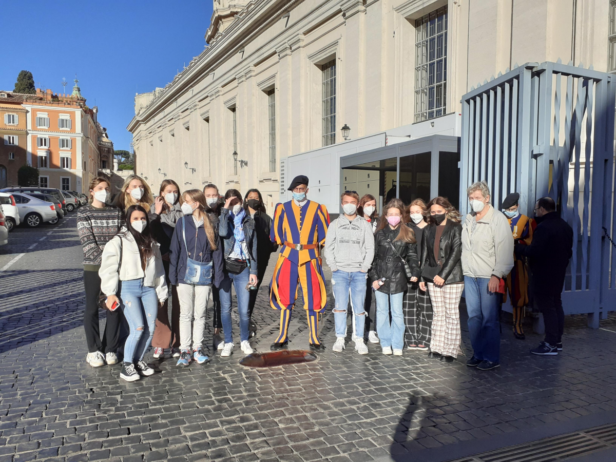 Reisegruppe mit Schweizergarde